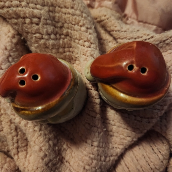 Vintage Santa Salt and Pepper Shakers - Picture 4 of 5